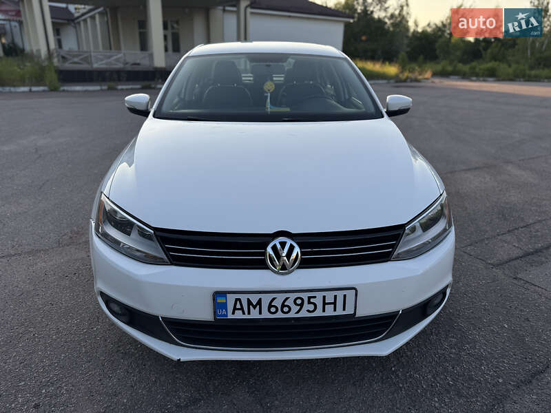 Седан Volkswagen Jetta 2012 в Житомире