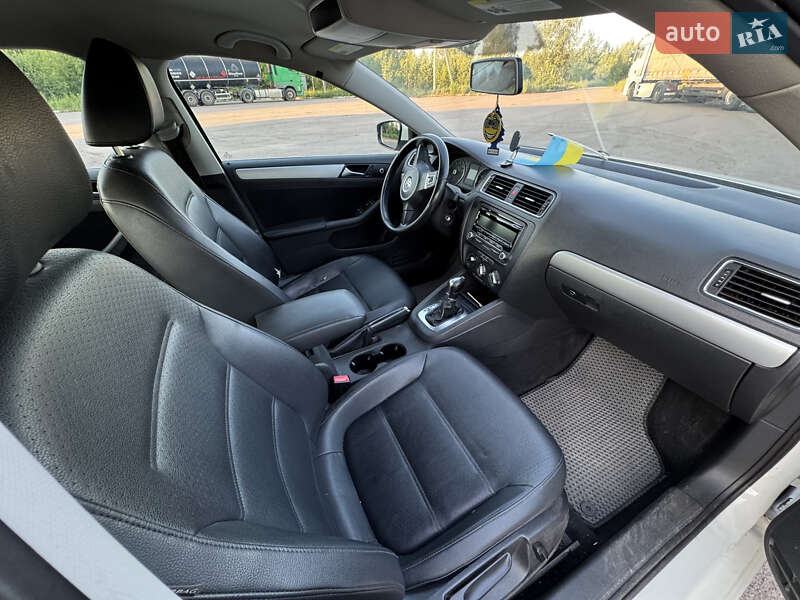 Седан Volkswagen Jetta 2012 в Житомире