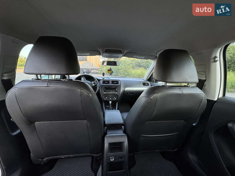 Седан Volkswagen Jetta 2012 в Житомире