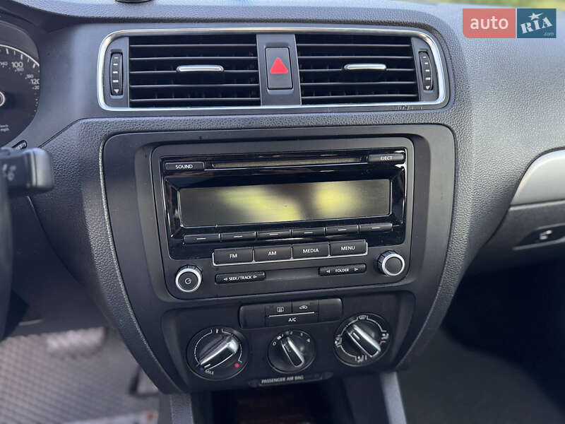 Седан Volkswagen Jetta 2012 в Житомире