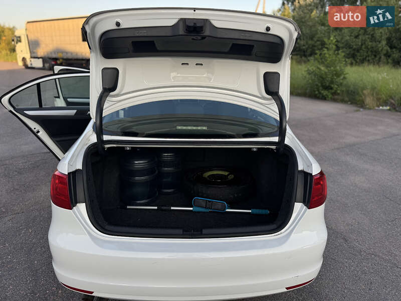 Седан Volkswagen Jetta 2012 в Житомире