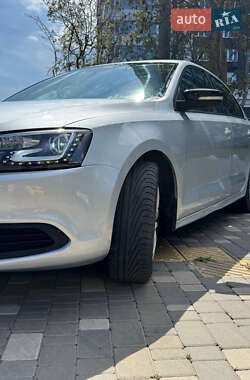 Седан Volkswagen Jetta 2012 в 
