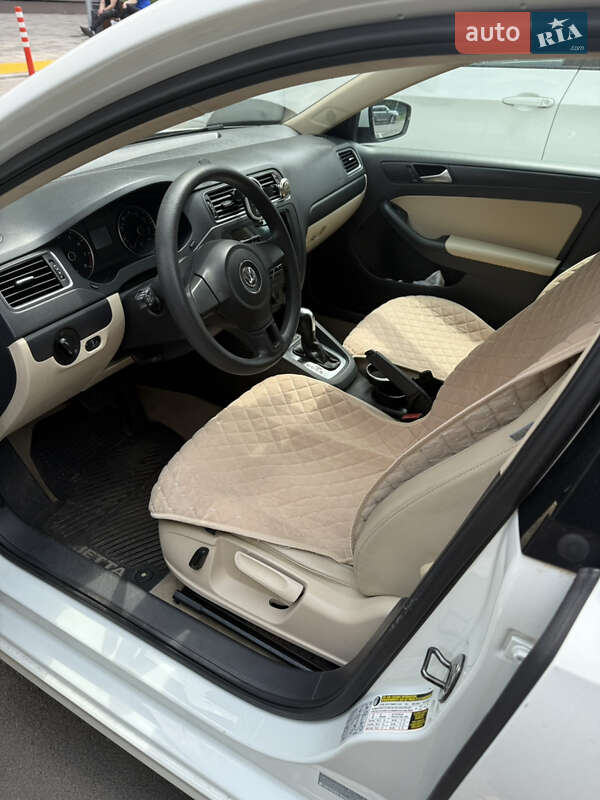 Седан Volkswagen Jetta 2014 в Києві