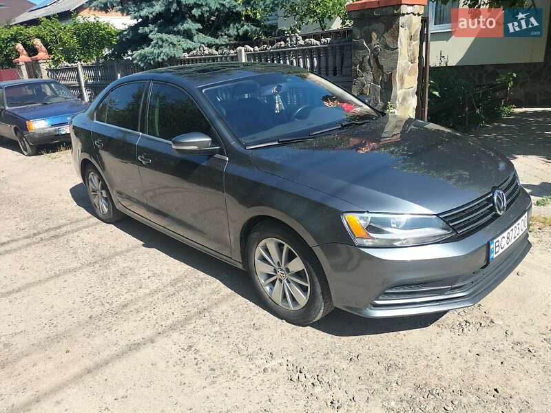 Седан Volkswagen Jetta 2015 в Львові
