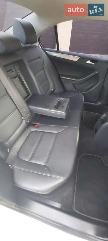 Седан Volkswagen Jetta 2016 в Києві