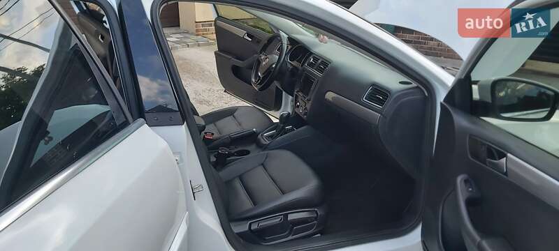 Седан Volkswagen Jetta 2016 в Києві