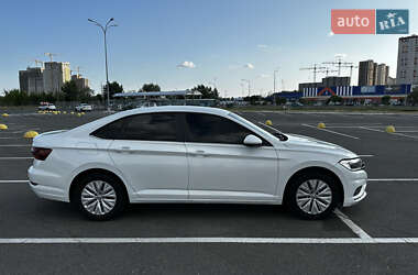 Седан Volkswagen Jetta 2018 в 