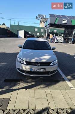 Седан Volkswagen Jetta 2014 в Черновцах