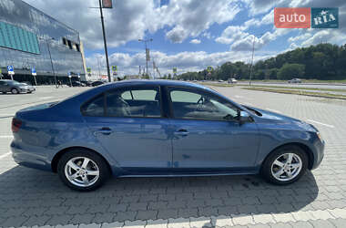 Седан Volkswagen Jetta 2016 в 