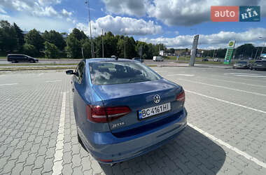 Седан Volkswagen Jetta 2016 в 