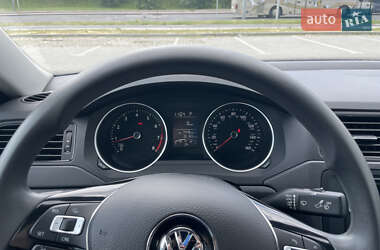 Седан Volkswagen Jetta 2016 в 