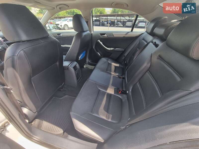 Седан Volkswagen Jetta 2015 в Дніпрі