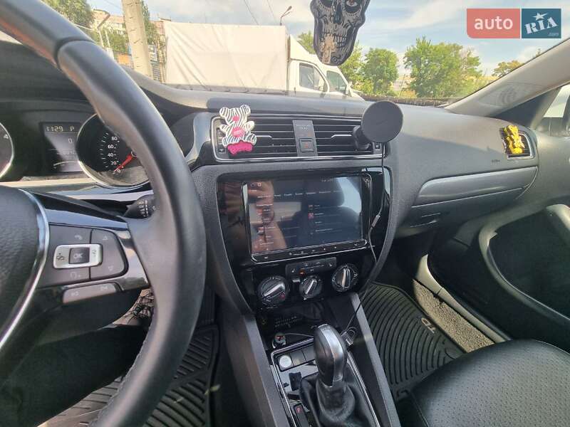 Седан Volkswagen Jetta 2015 в Дніпрі