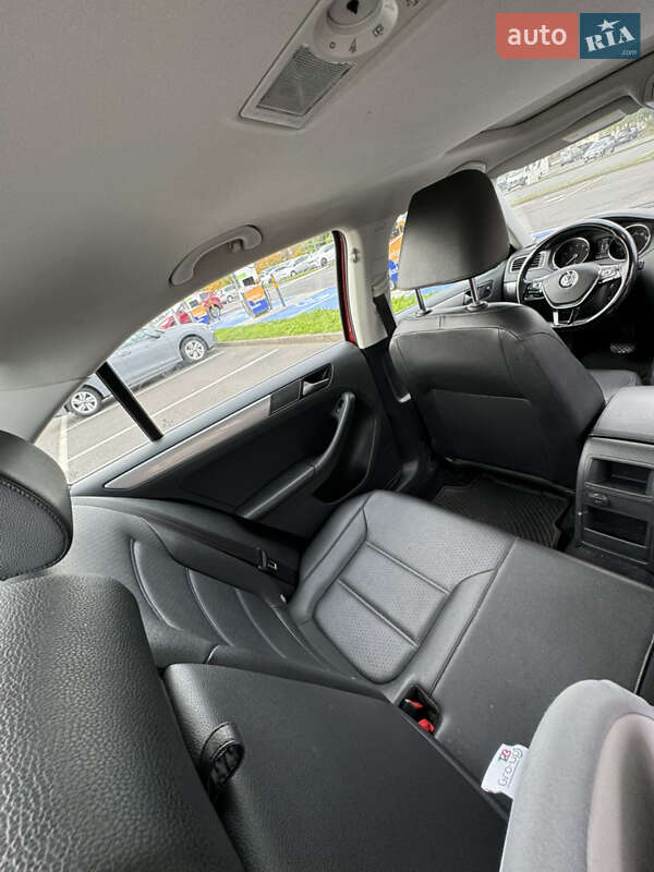 Седан Volkswagen Jetta 2017 в Львові