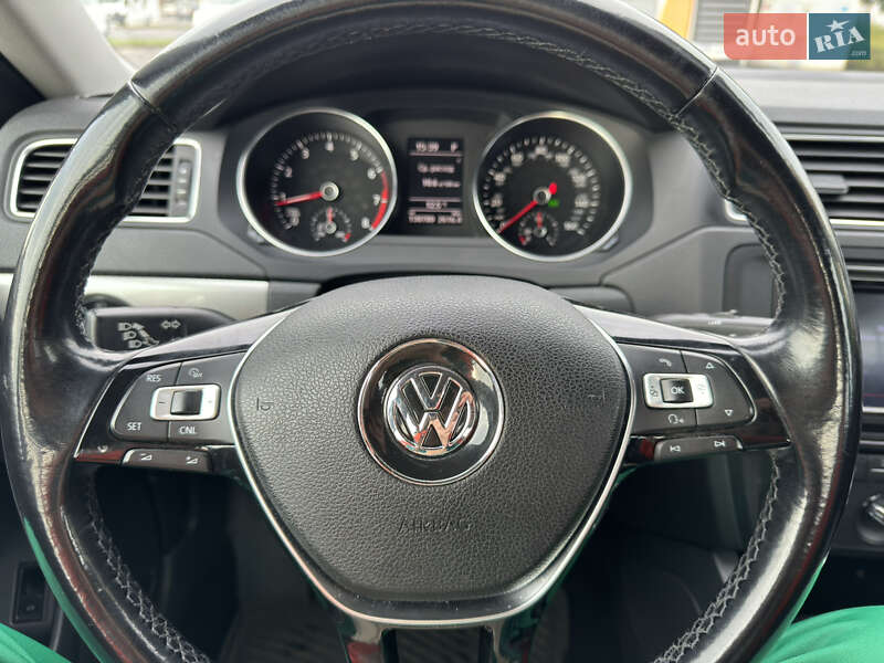 Седан Volkswagen Jetta 2017 в Львові