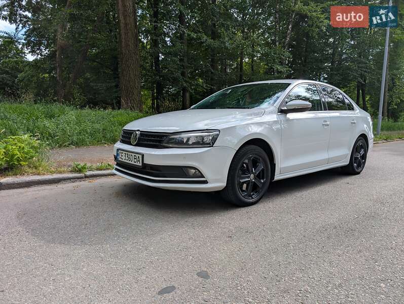 Седан Volkswagen Jetta 2016 в 