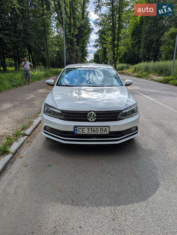 Седан Volkswagen Jetta 2016 в Черновцах