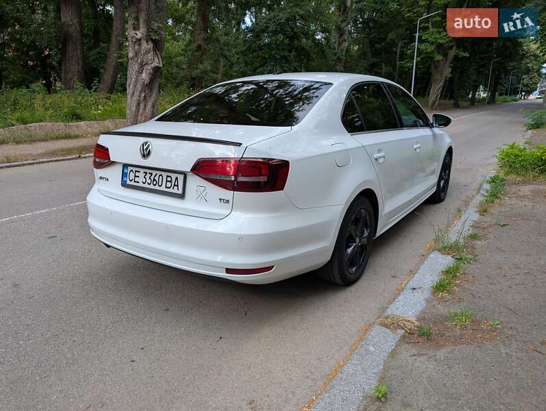 Седан Volkswagen Jetta 2016 в Черновцах