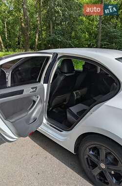 Седан Volkswagen Jetta 2016 в 