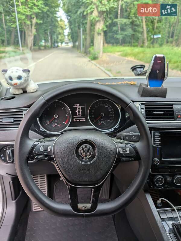 Седан Volkswagen Jetta 2016 в Черновцах