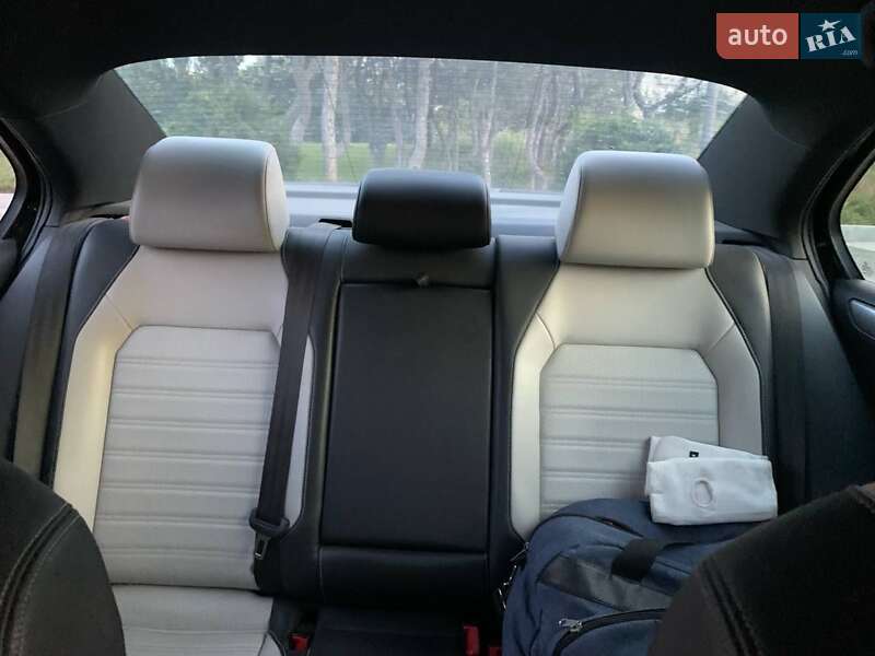 Седан Volkswagen Jetta 2015 в Дніпрі