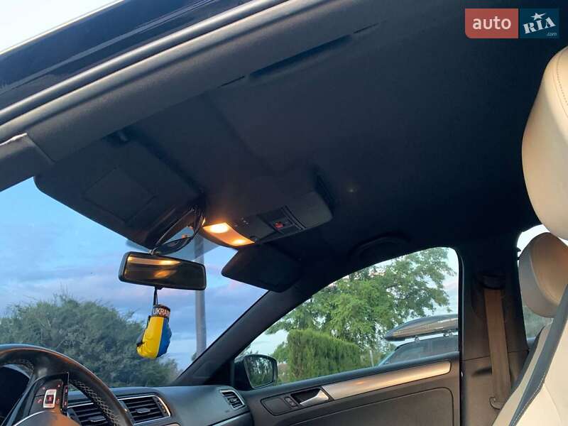 Седан Volkswagen Jetta 2015 в Дніпрі