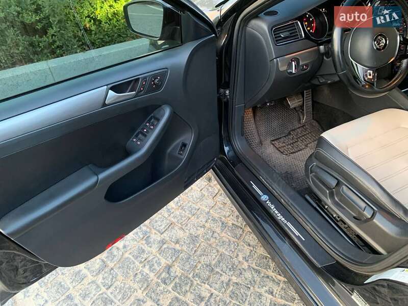 Седан Volkswagen Jetta 2015 в Дніпрі