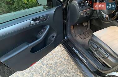 Седан Volkswagen Jetta 2015 в 