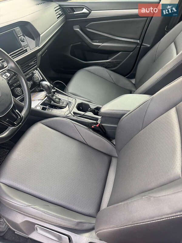 Седан Volkswagen Jetta 2019 в Николаеве