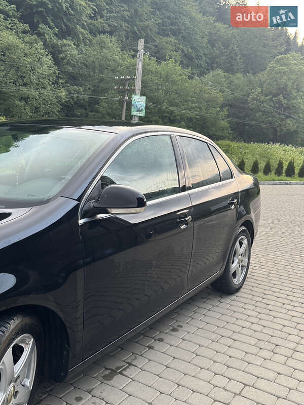 Седан Volkswagen Jetta 2006 в Микуличине