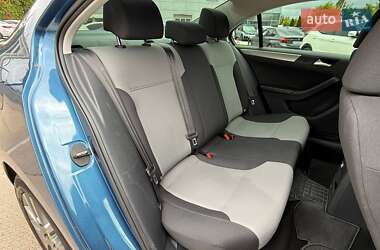 Седан Volkswagen Jetta 2016 в 