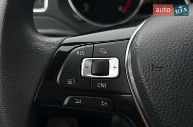 Седан Volkswagen Jetta 2016 в 