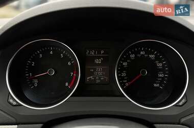 Седан Volkswagen Jetta 2016 в 