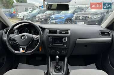 Седан Volkswagen Jetta 2016 в 
