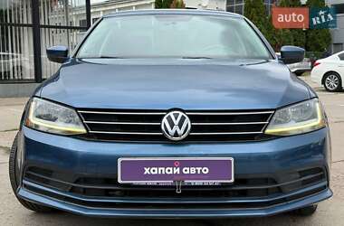 Седан Volkswagen Jetta 2016 в 