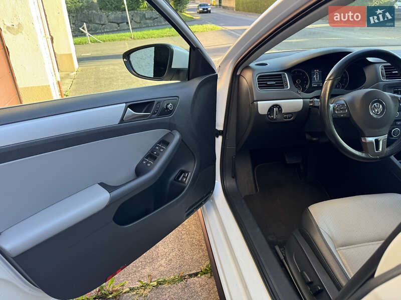 Седан Volkswagen Jetta 2013 в Києві