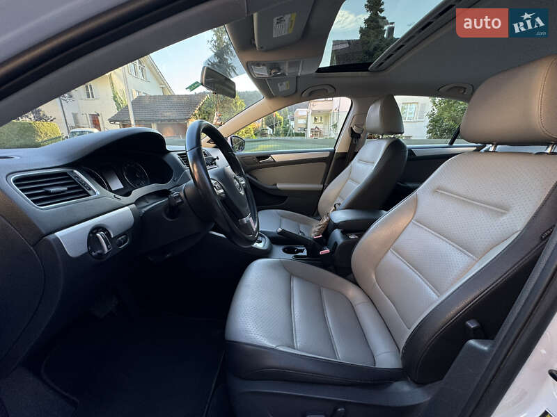Седан Volkswagen Jetta 2013 в Києві