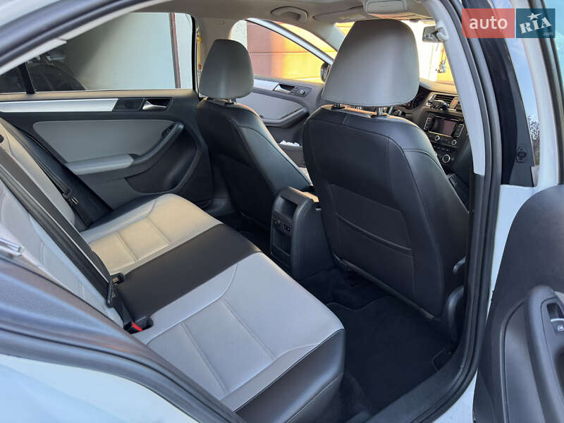 Седан Volkswagen Jetta 2013 в Києві