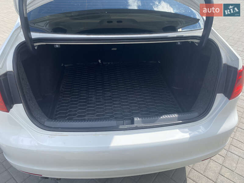 Седан Volkswagen Jetta 2012 в Днепре