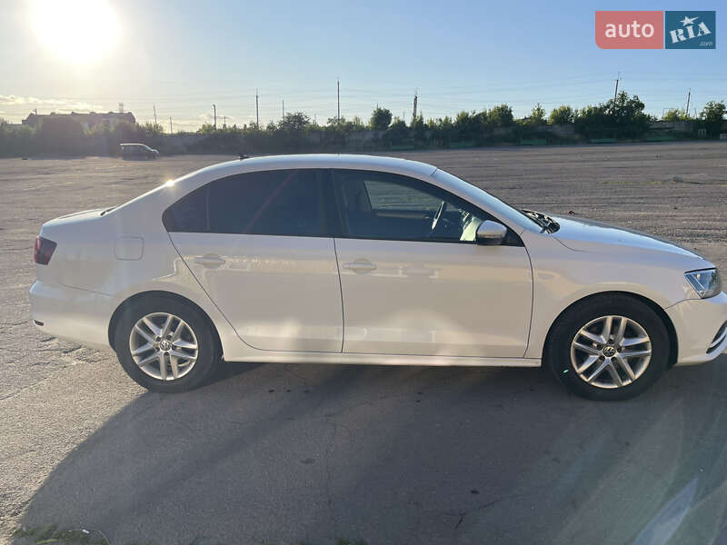 Седан Volkswagen Jetta 2016 в Рівному