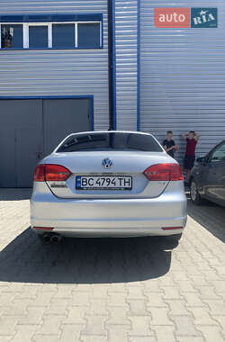 Седан Volkswagen Jetta 2013 в 