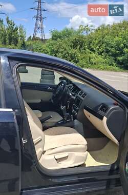 Седан Volkswagen Jetta 2016 в 
