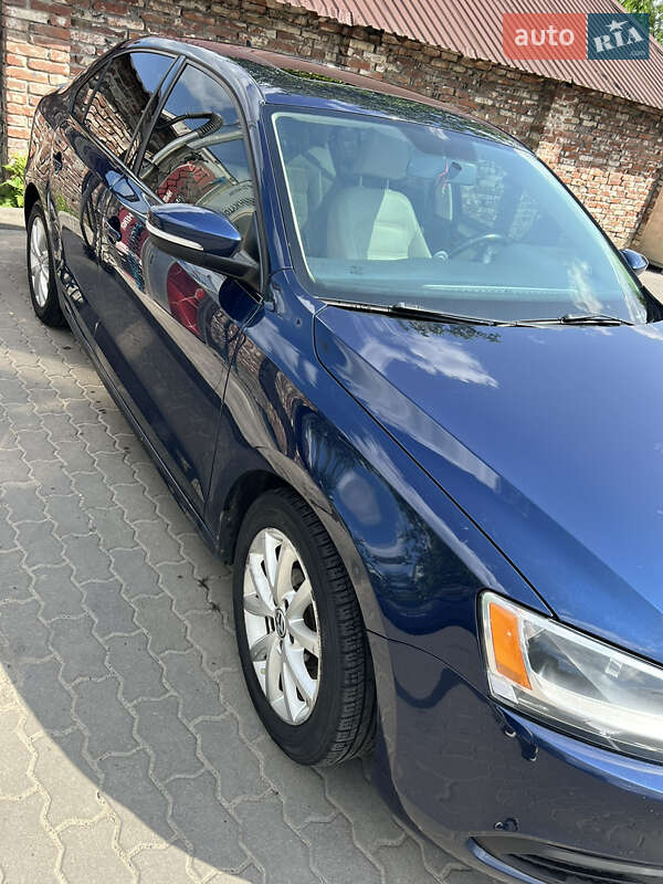 Седан Volkswagen Jetta 2013 в Львові
