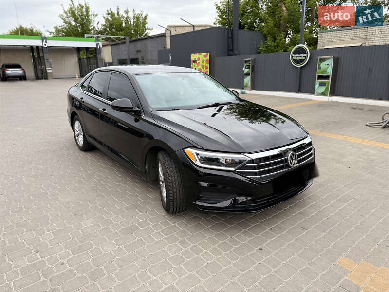 Седан Volkswagen Jetta 2018 в 