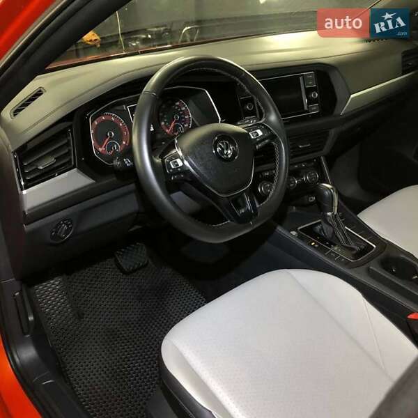 Седан Volkswagen Jetta 2019 в Львові