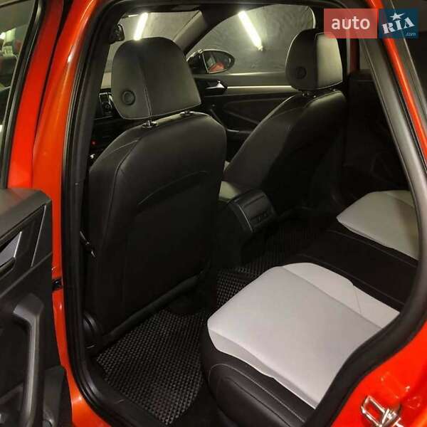 Седан Volkswagen Jetta 2019 в Львові