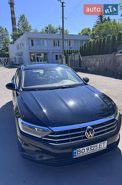 Седан Volkswagen Jetta 2020 в Львове