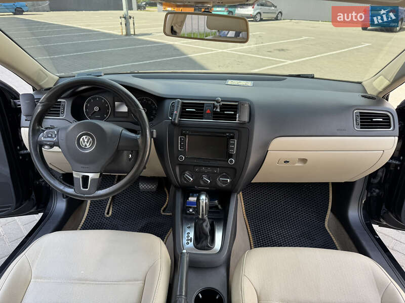 Седан Volkswagen Jetta 2012 в Киеве