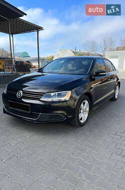 Седан Volkswagen Jetta 2013 в Львові