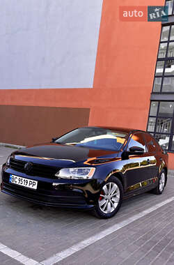Седан Volkswagen Jetta 2015 в Львове